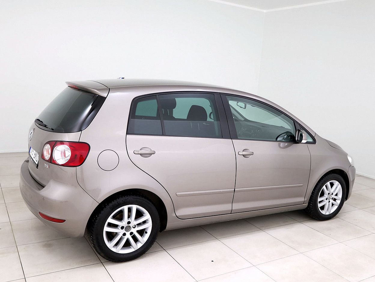 Volkswagen Golf | 2