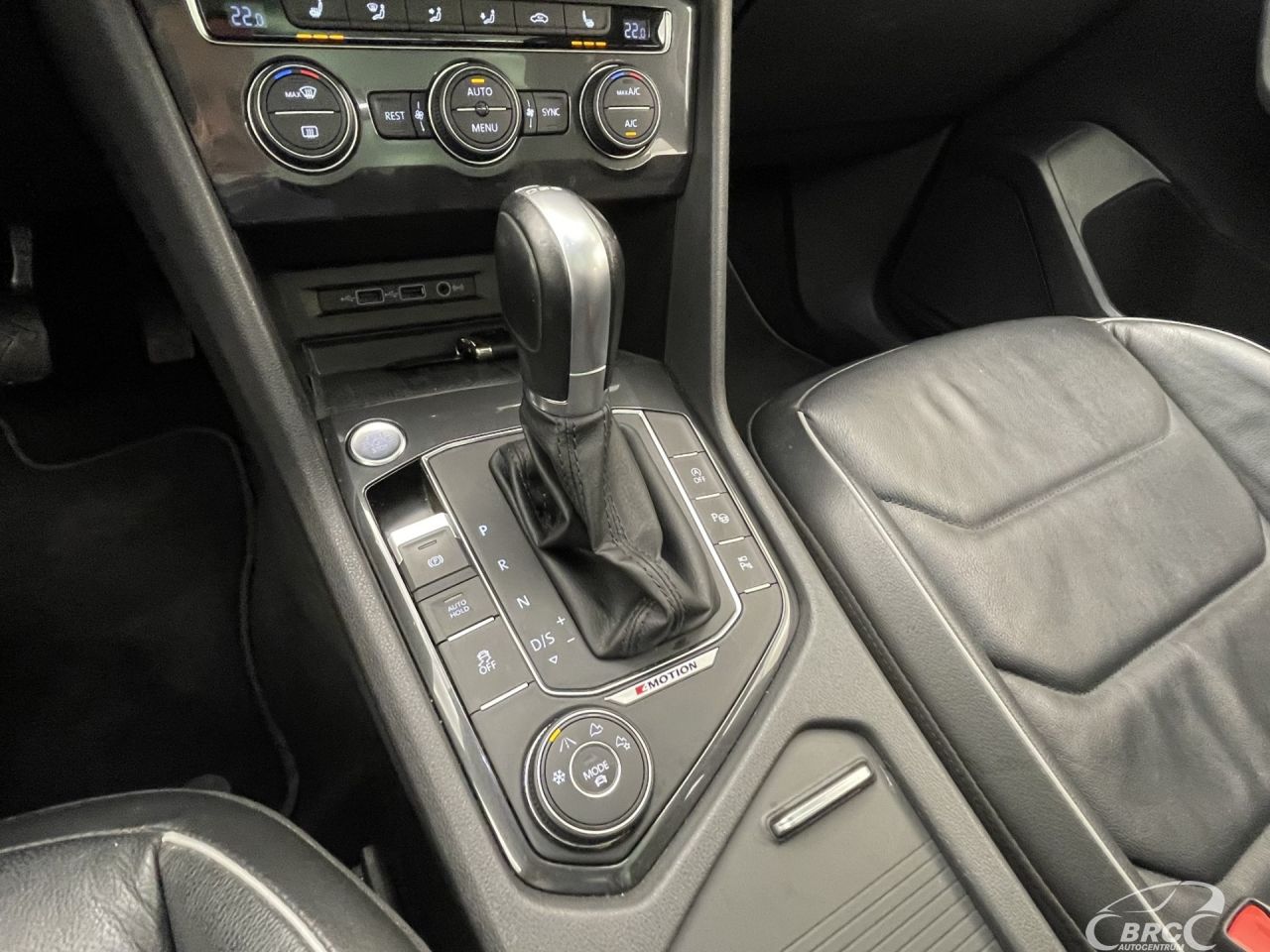 Volkswagen Tiguan | 24