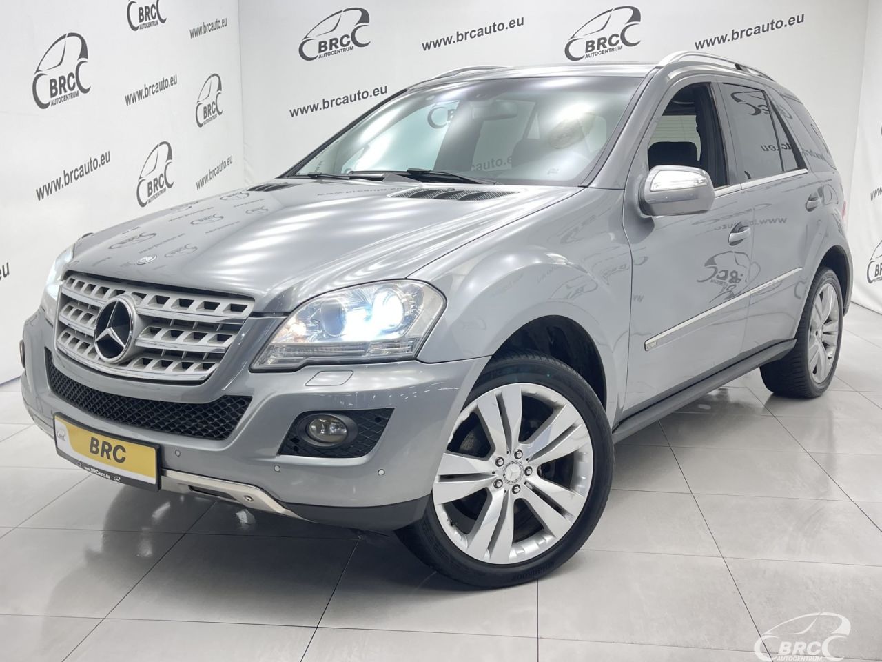 Mercedes-Benz ML350 | 35