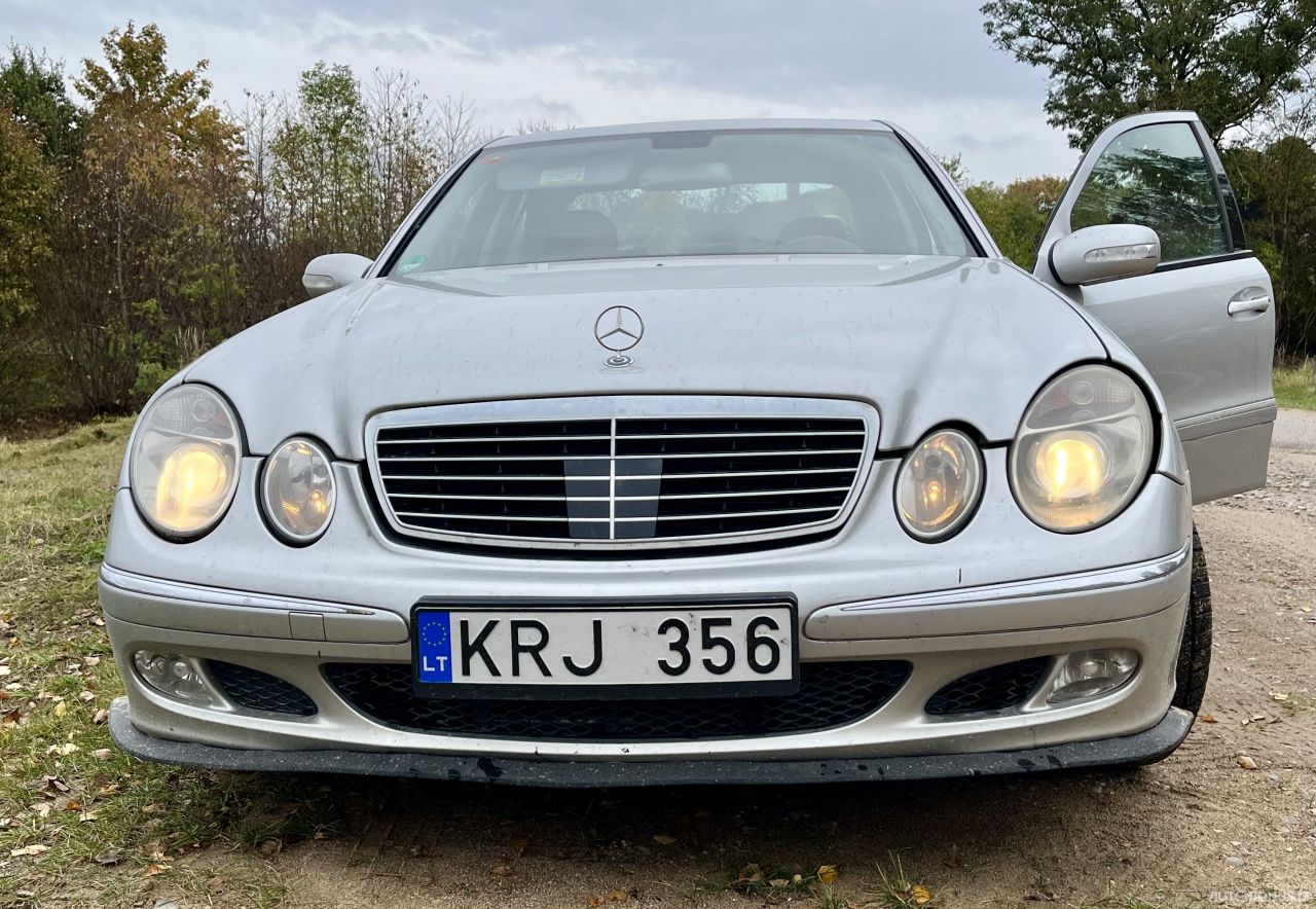 Mercedes-Benz E220, Sedanas | 3