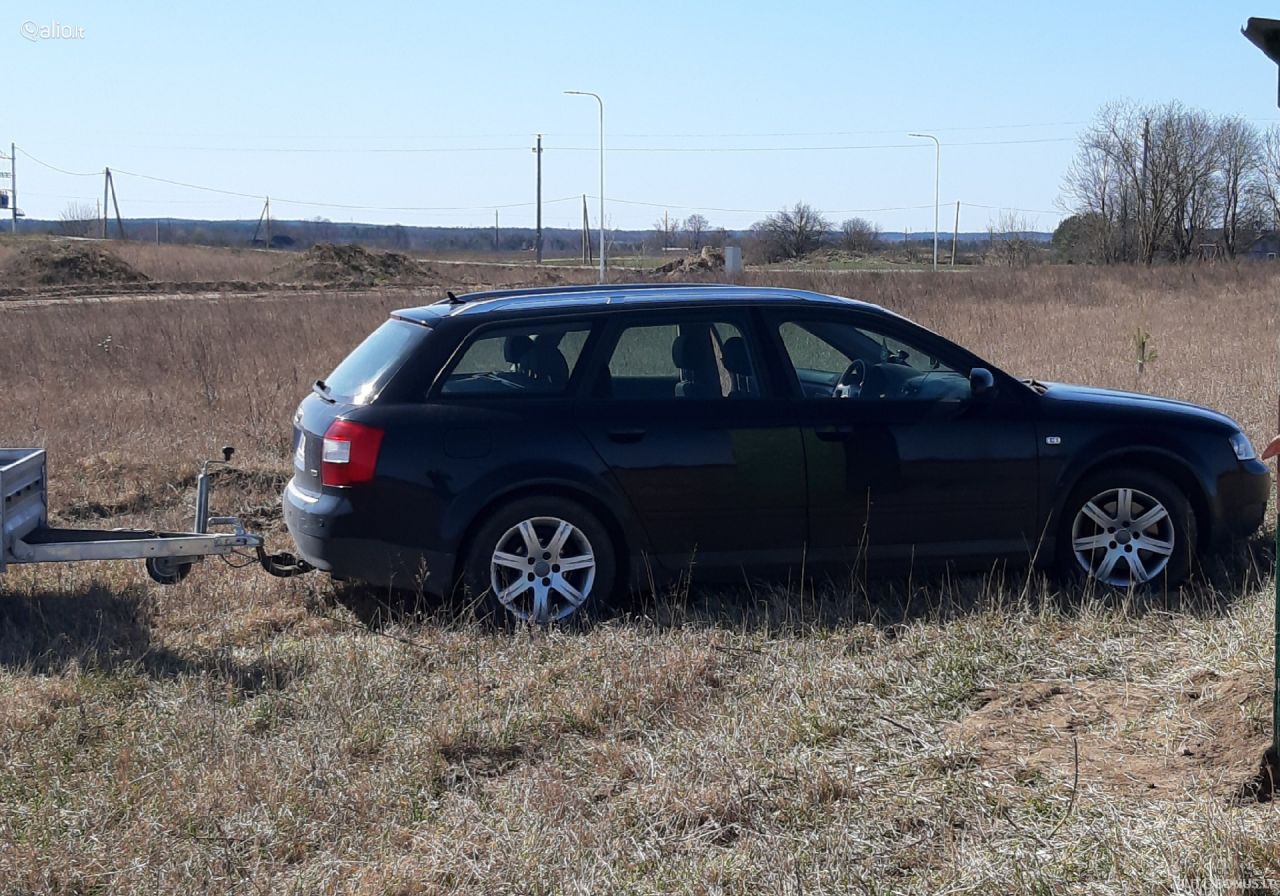 Audi A4, Universalas