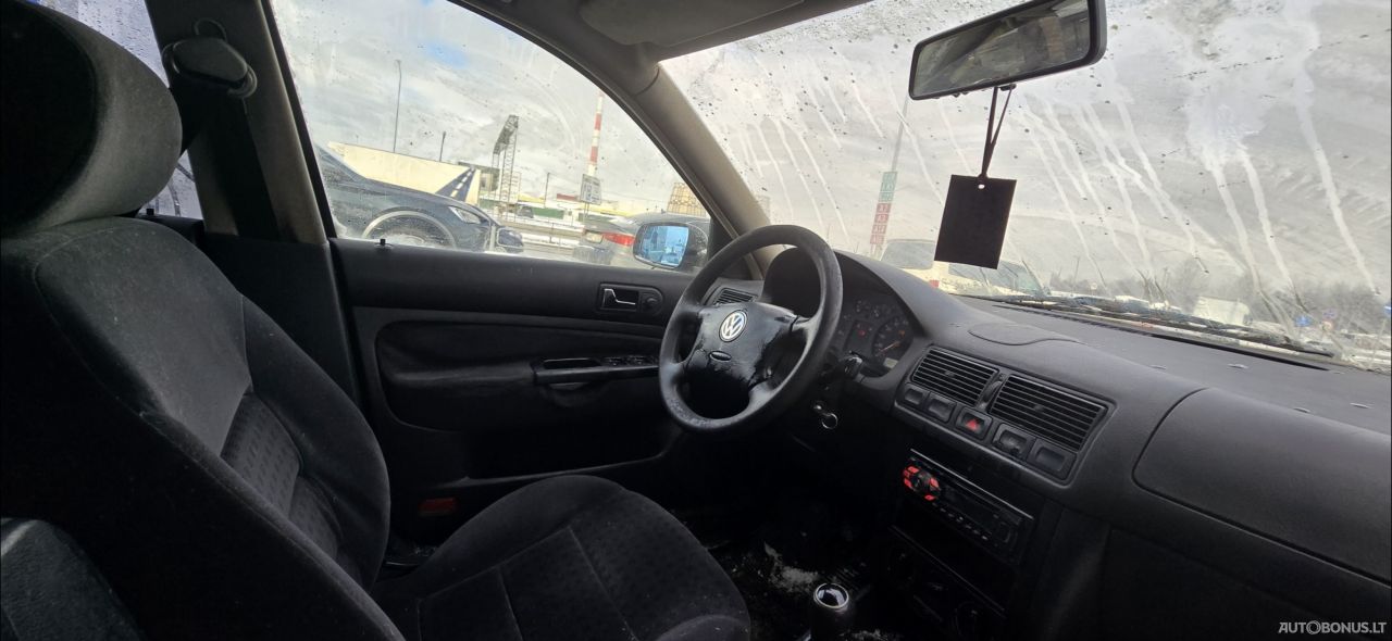 Volkswagen Golf | 1