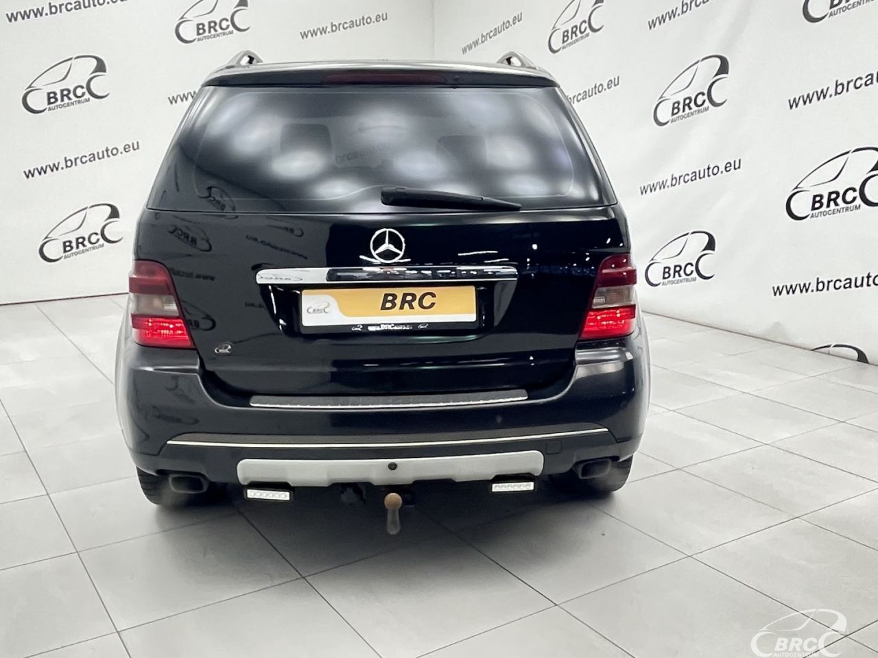 Mercedes-Benz ML320 | 44