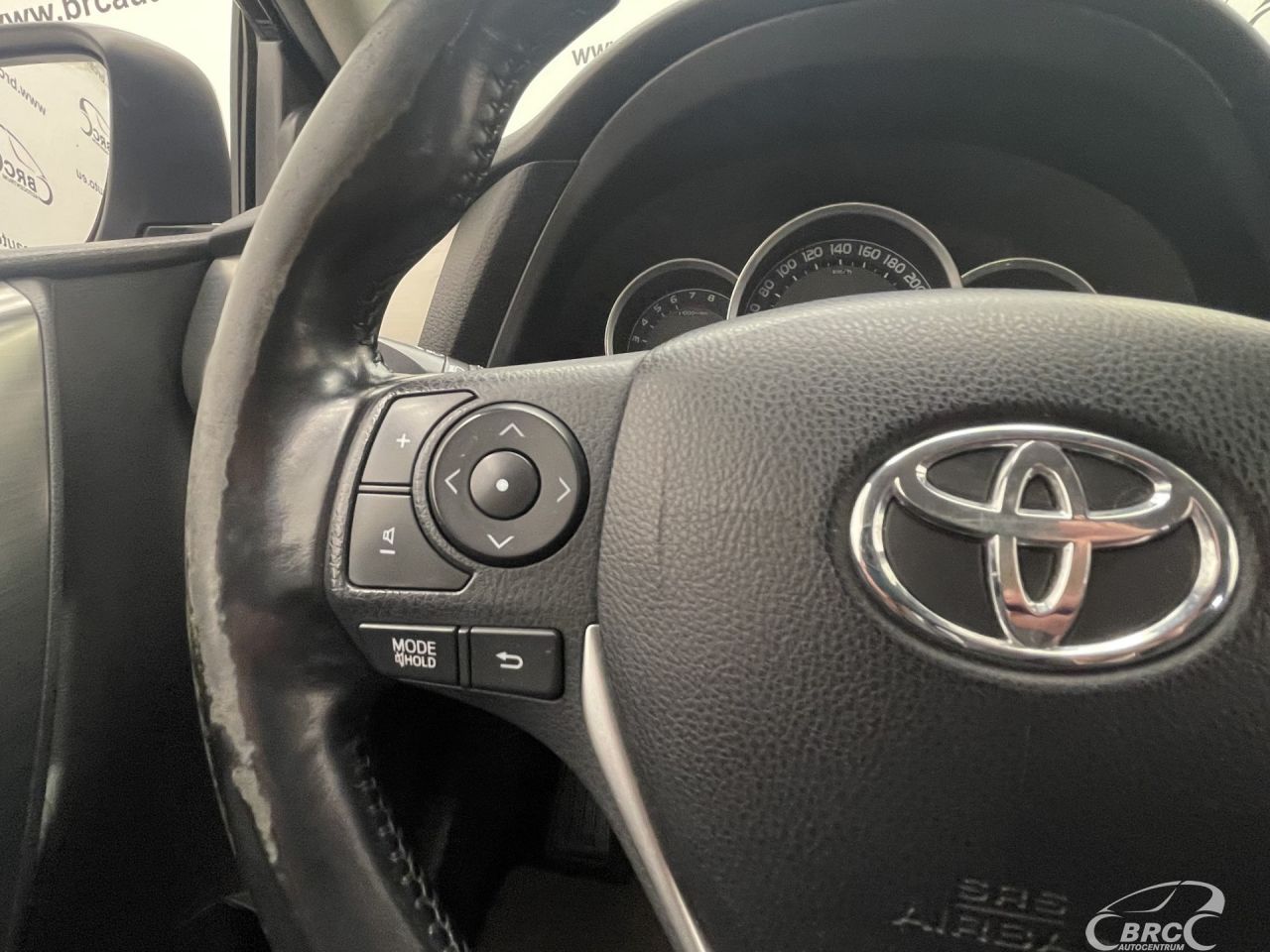 Toyota Auris | 28