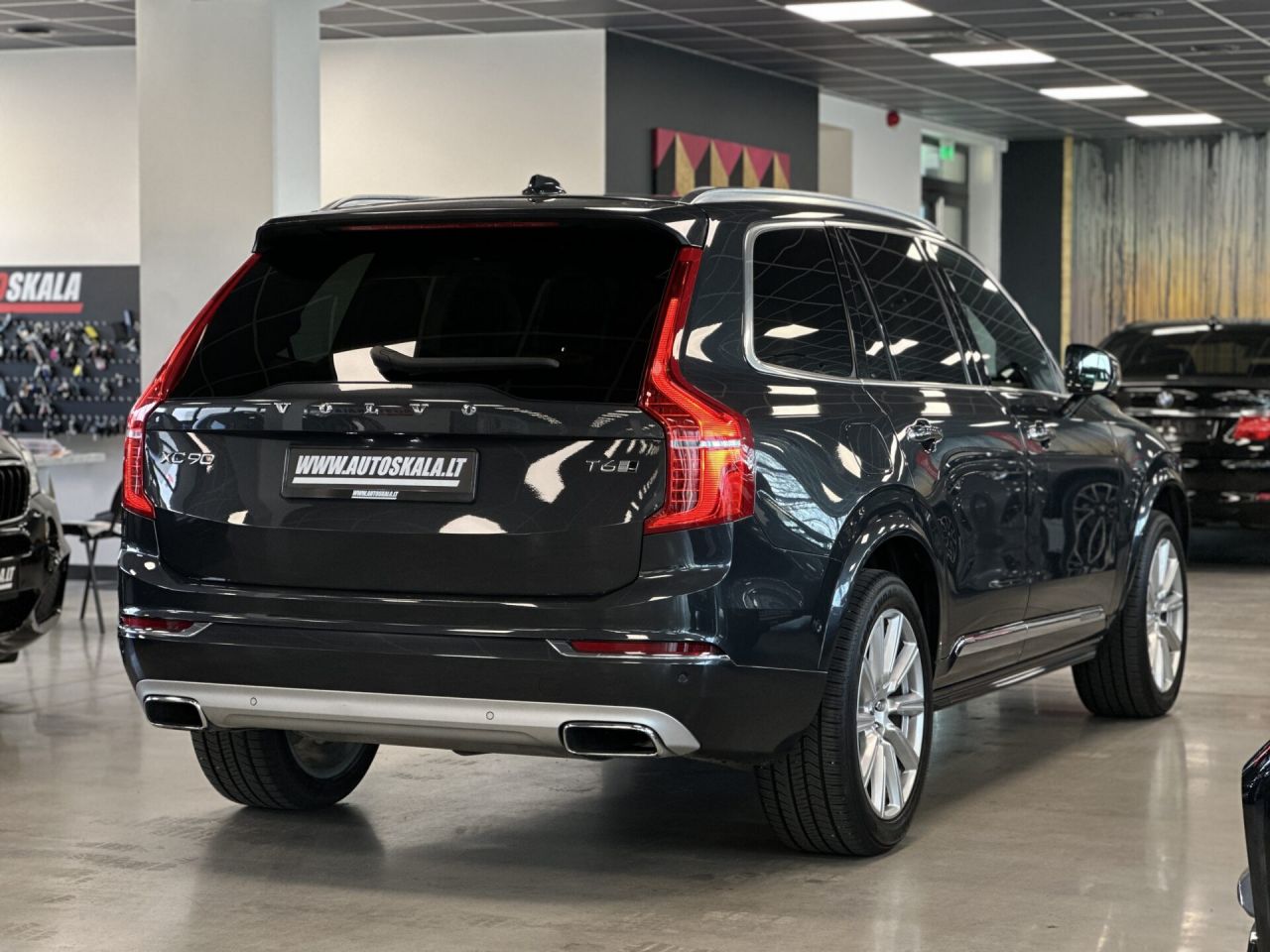 Volvo XC90 | 9