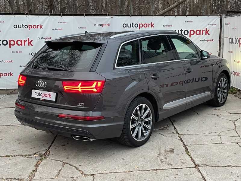 Audi Q7 | 3