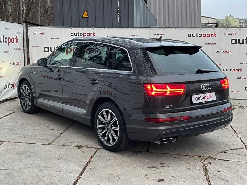 Audi Q7 | 4