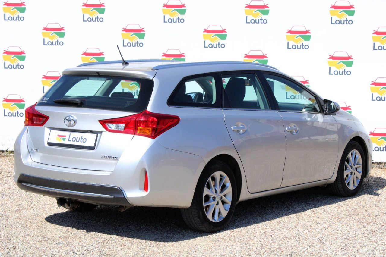 Toyota Auris | 3