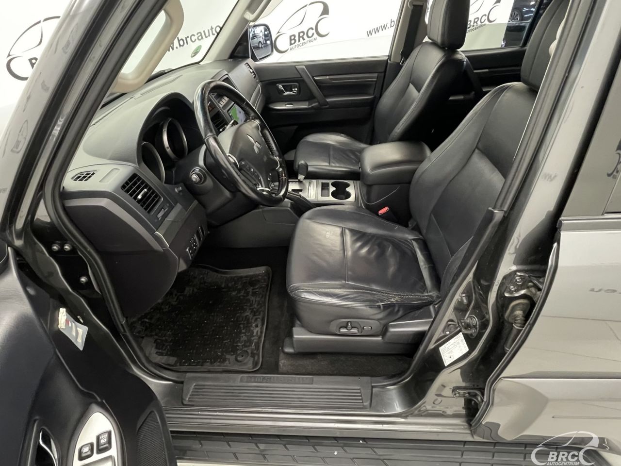 Mitsubishi Pajero | 16
