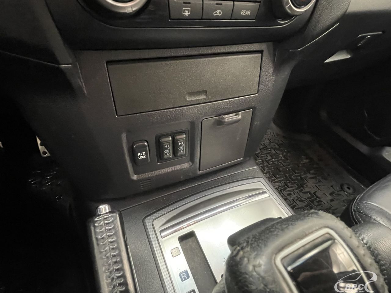 Mitsubishi Pajero | 21