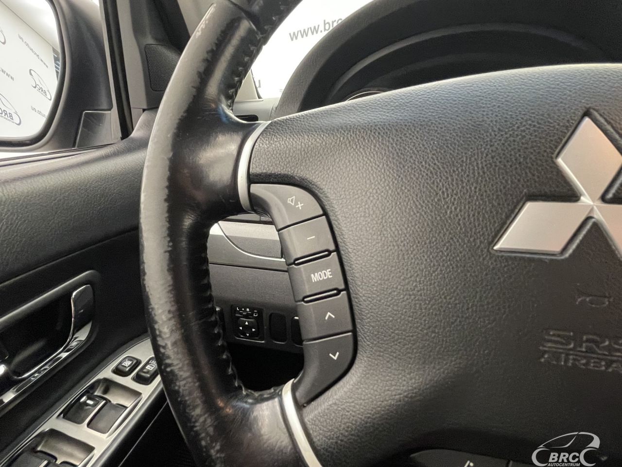 Mitsubishi Pajero | 28