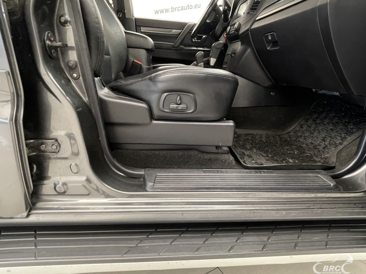 Mitsubishi Pajero | 4