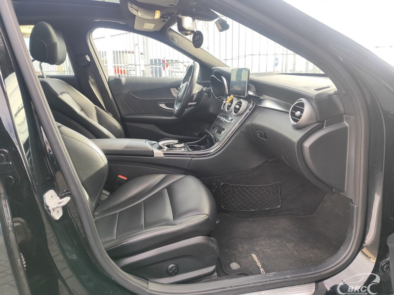 Mercedes-Benz C300 | 6