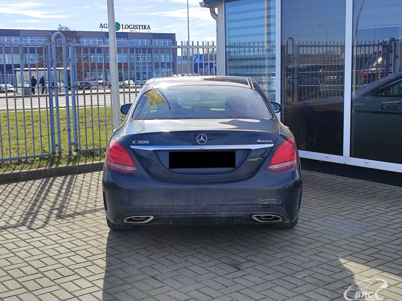 Mercedes-Benz C300 | 33