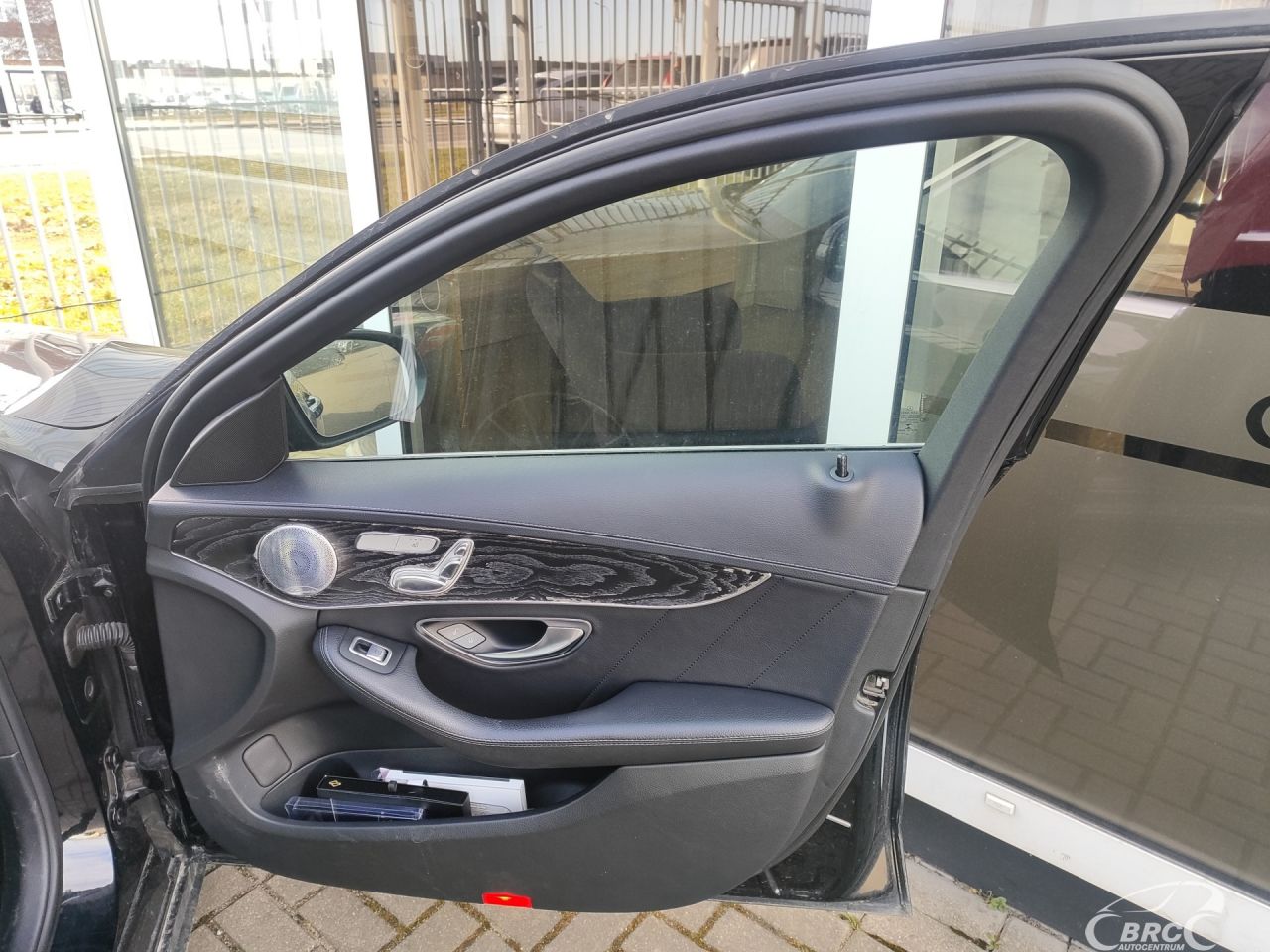 Mercedes-Benz C300 | 35