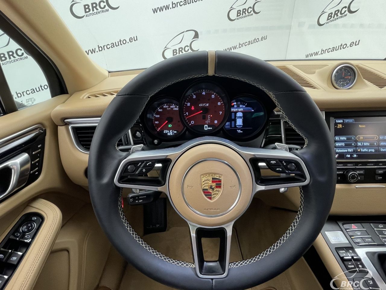 Porsche Macan | 26