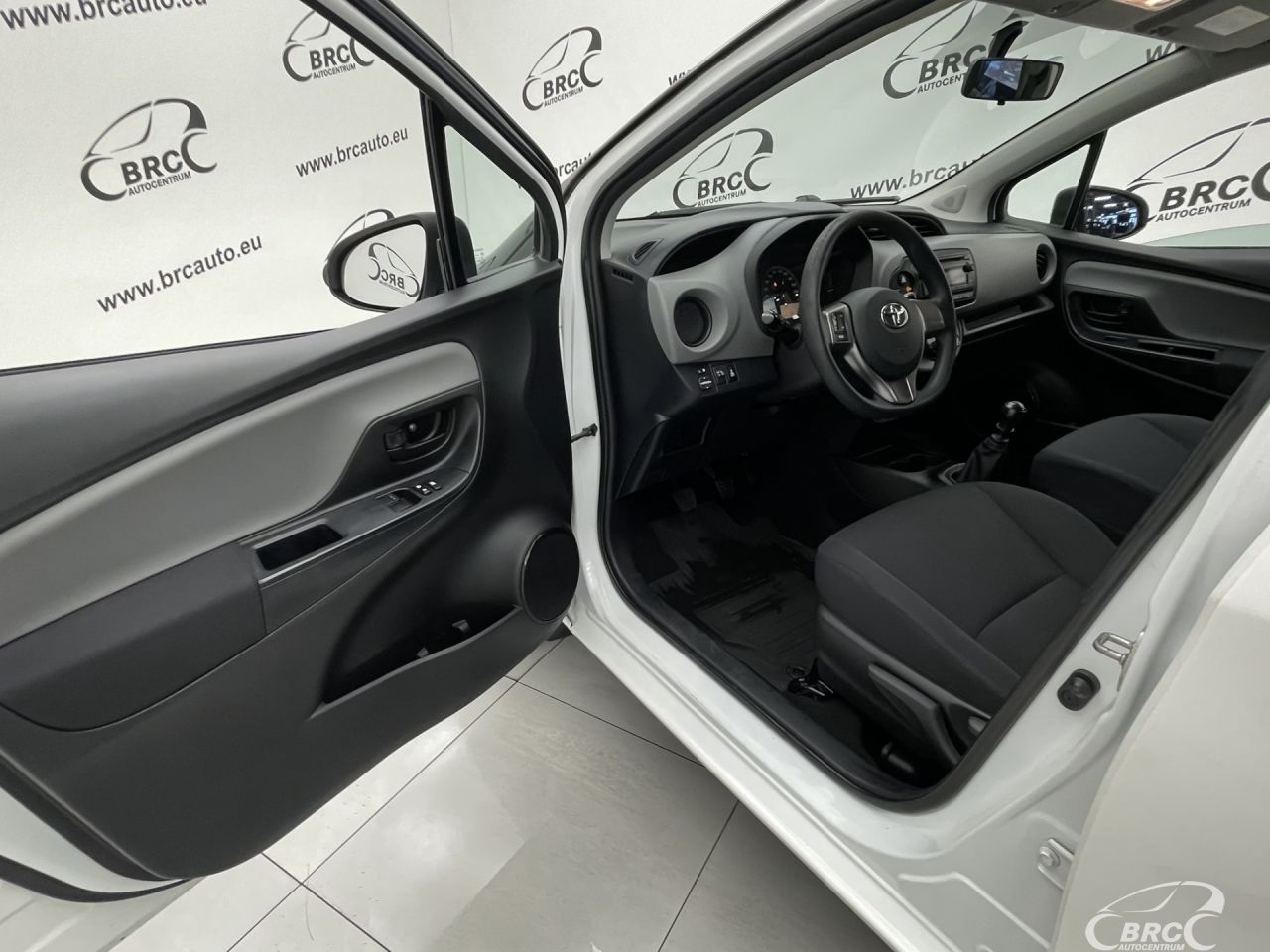 Toyota Yaris | 16