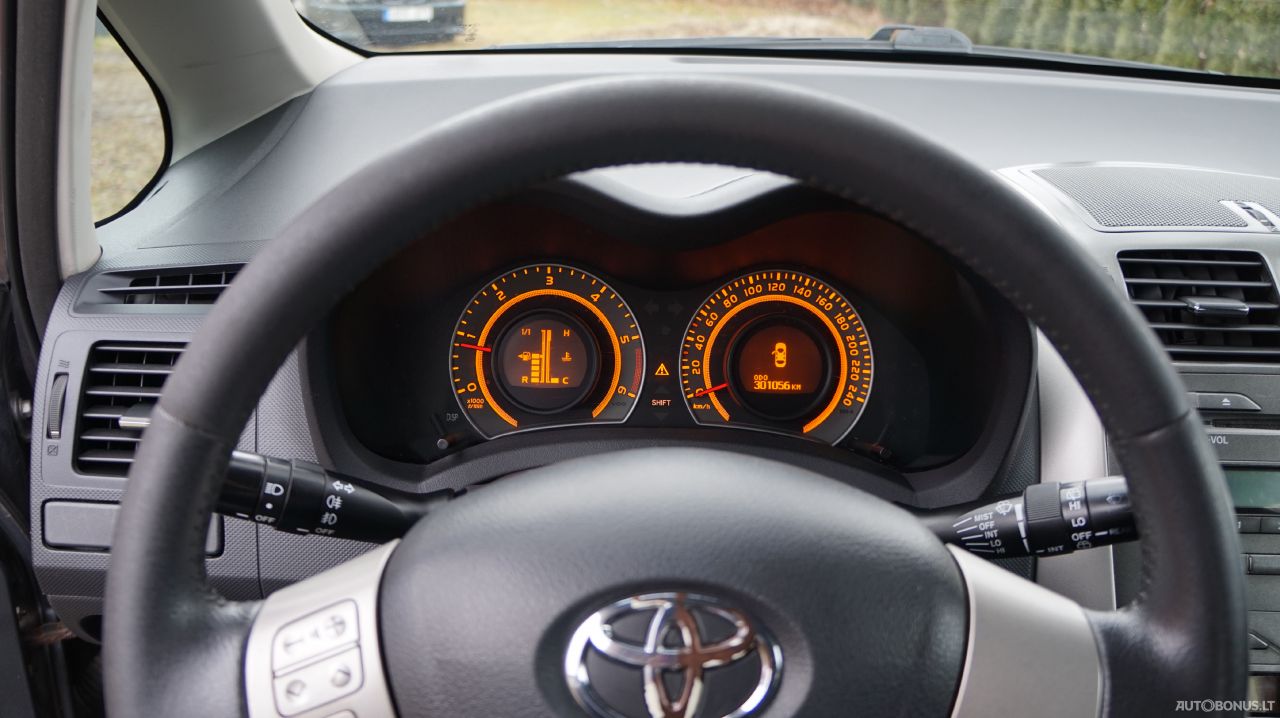 Toyota Auris | 9