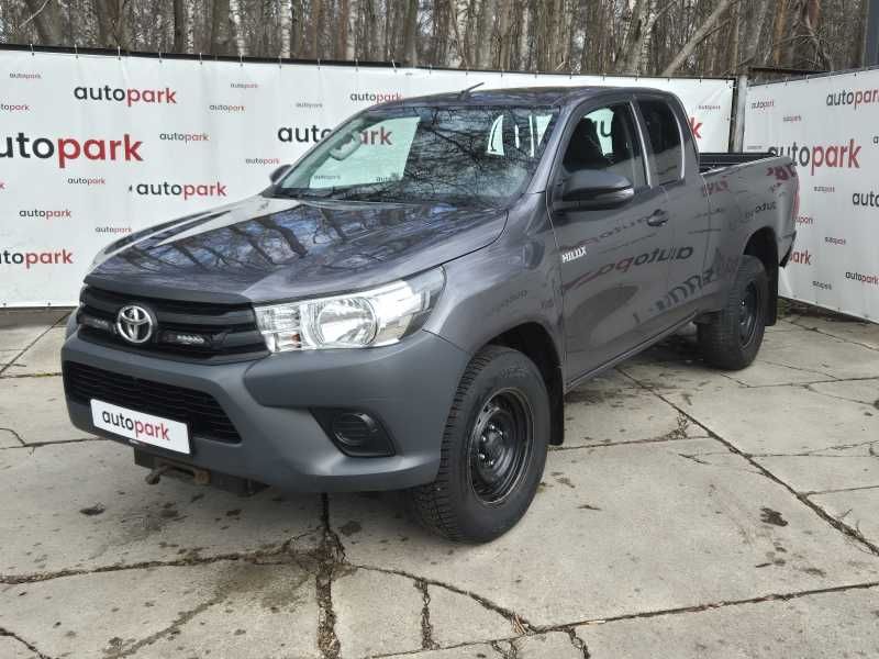 Toyota Hilux, 2.4 l., pick-up