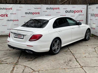 Mercedes-Benz E220 | 3