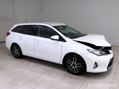 Toyota Auris, 2.0 l., universalas