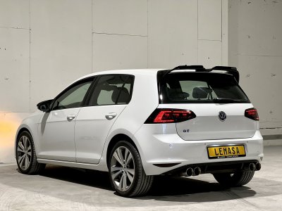 Volkswagen Golf | 1