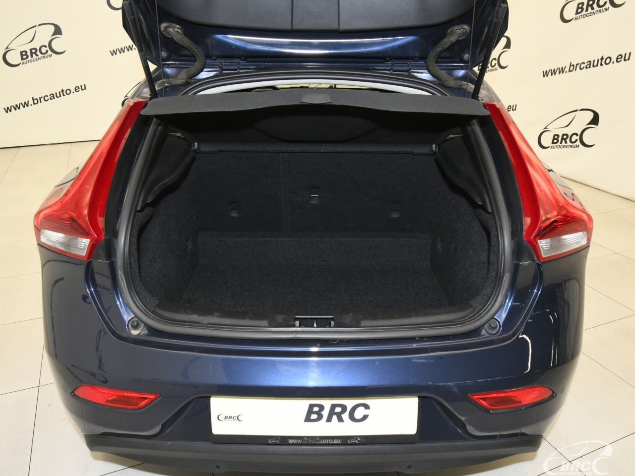Volvo V40 | 42