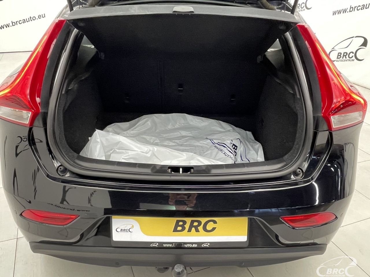 Volvo V40 | 38
