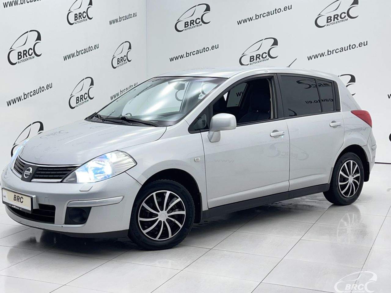 Nissan Tiida, 1.6 l., hatchback