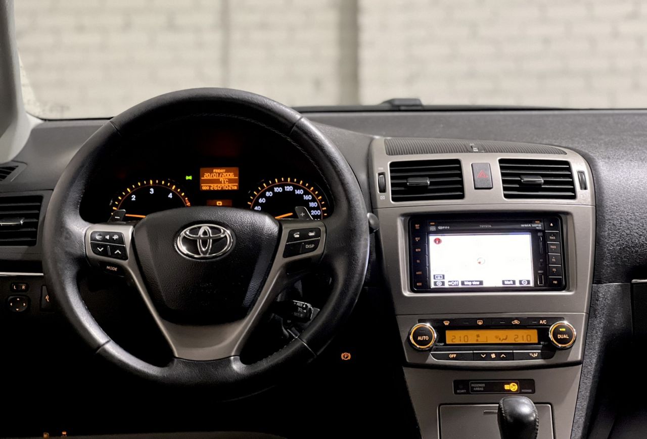 Toyota Avensis | 8