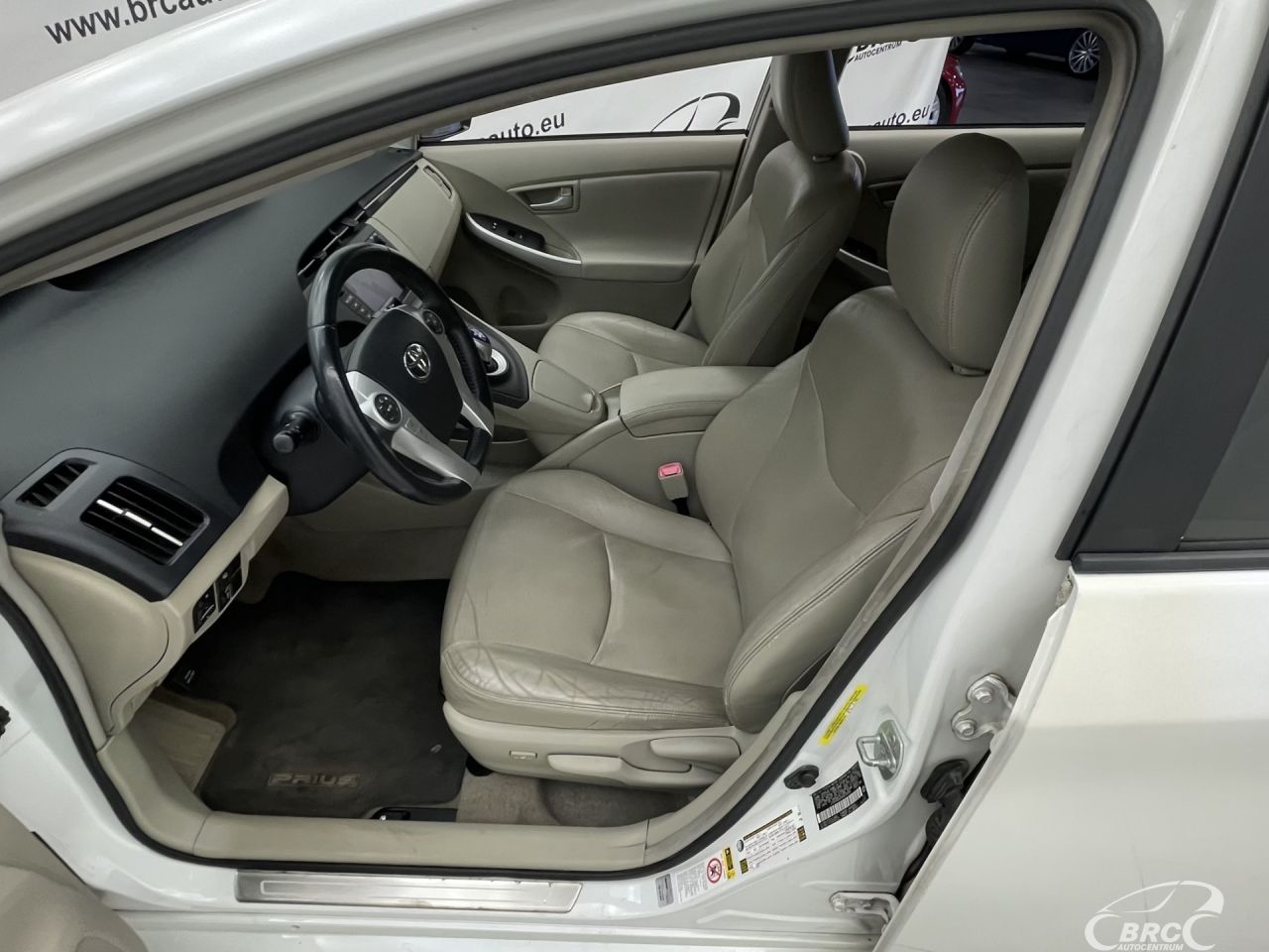 Toyota Prius | 18