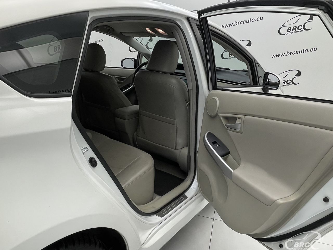 Toyota Prius | 11