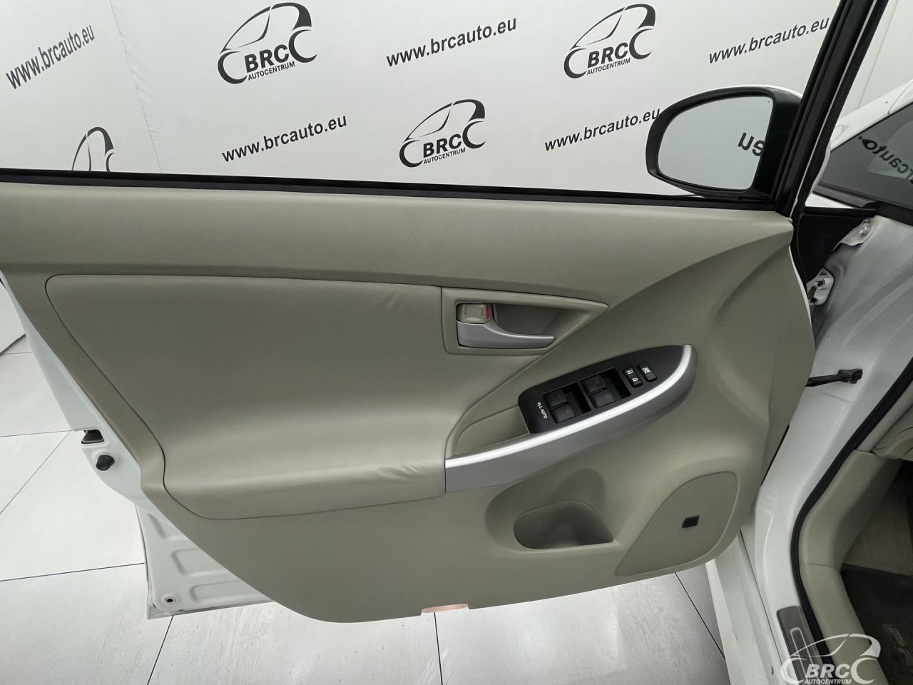 Toyota Prius | 17