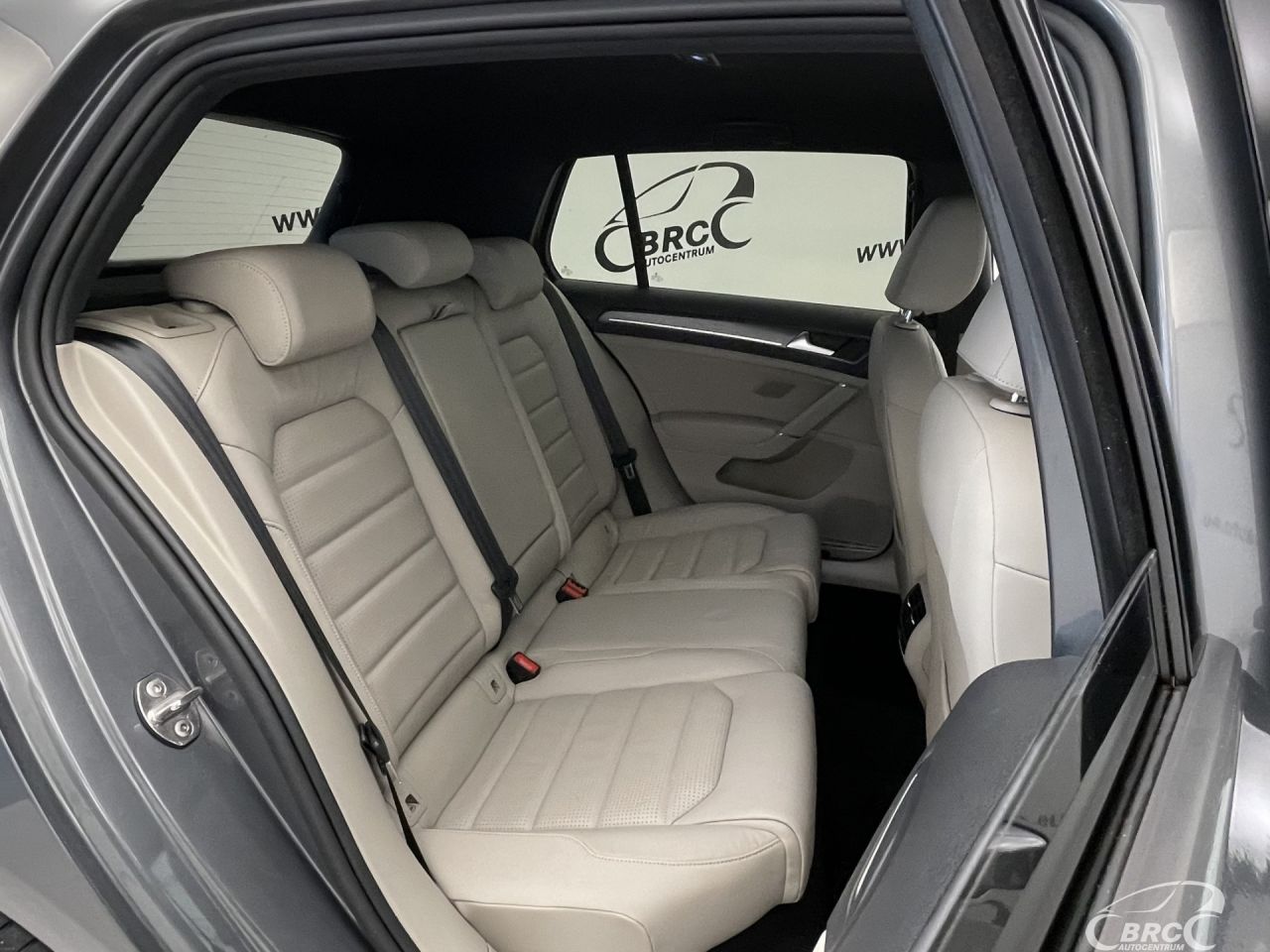 Volkswagen Golf | 10