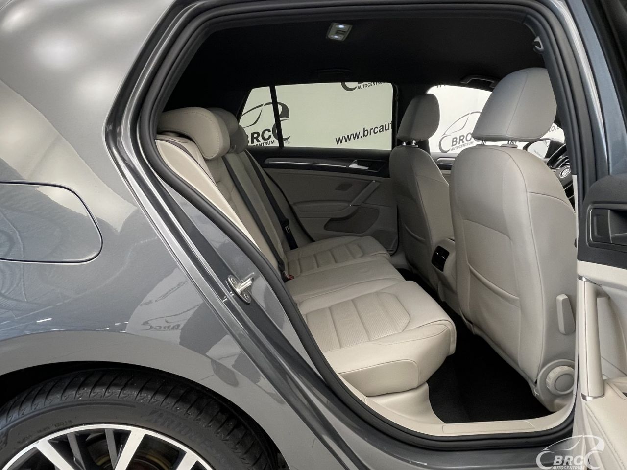 Volkswagen Golf | 8