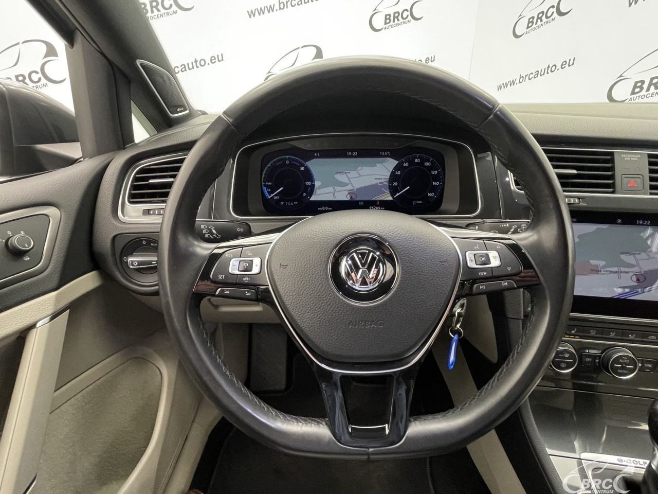 Volkswagen Golf | 26
