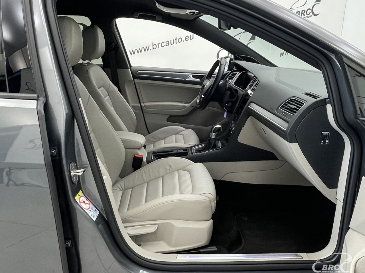 Volkswagen Golf | 3