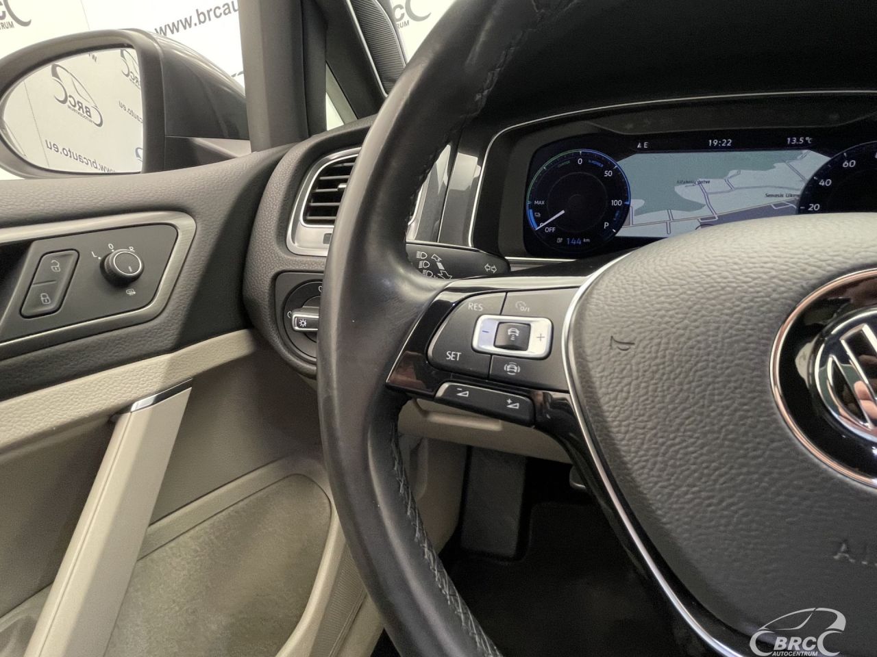 Volkswagen Golf | 28