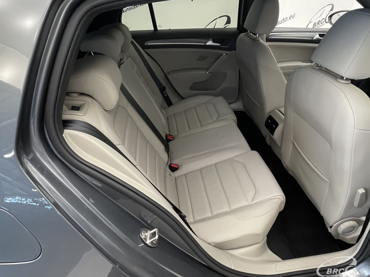Volkswagen Golf | 9