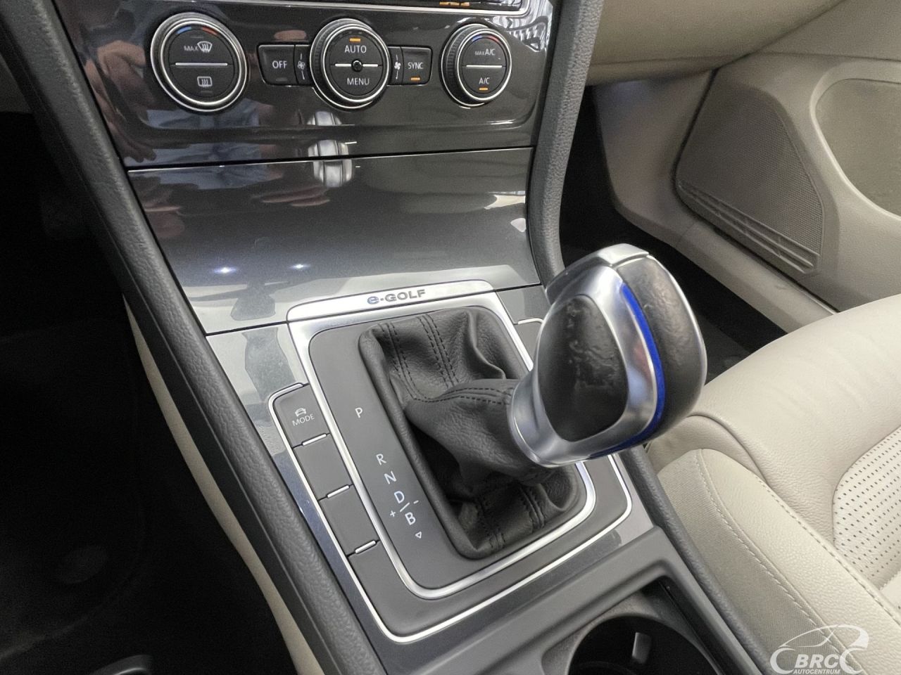 Volkswagen Golf | 24