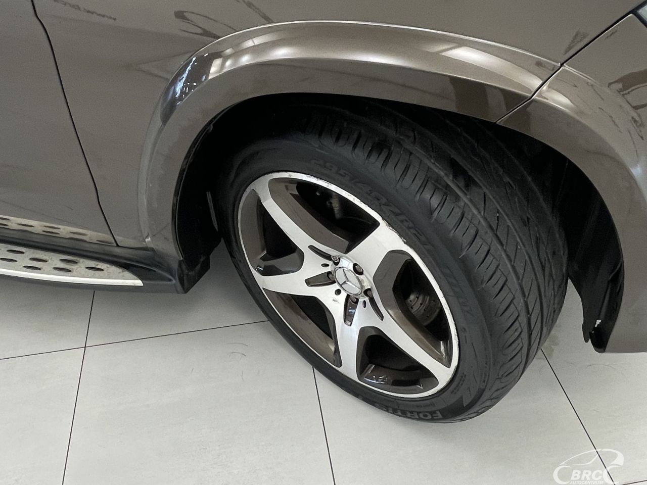 Mercedes-Benz GL350 | 44