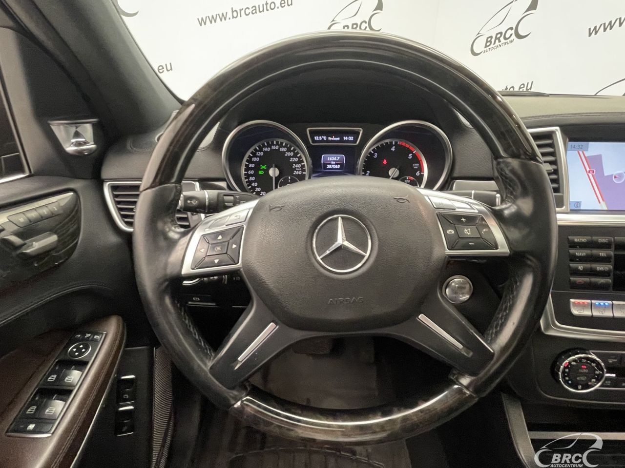 Mercedes-Benz GL350 | 33