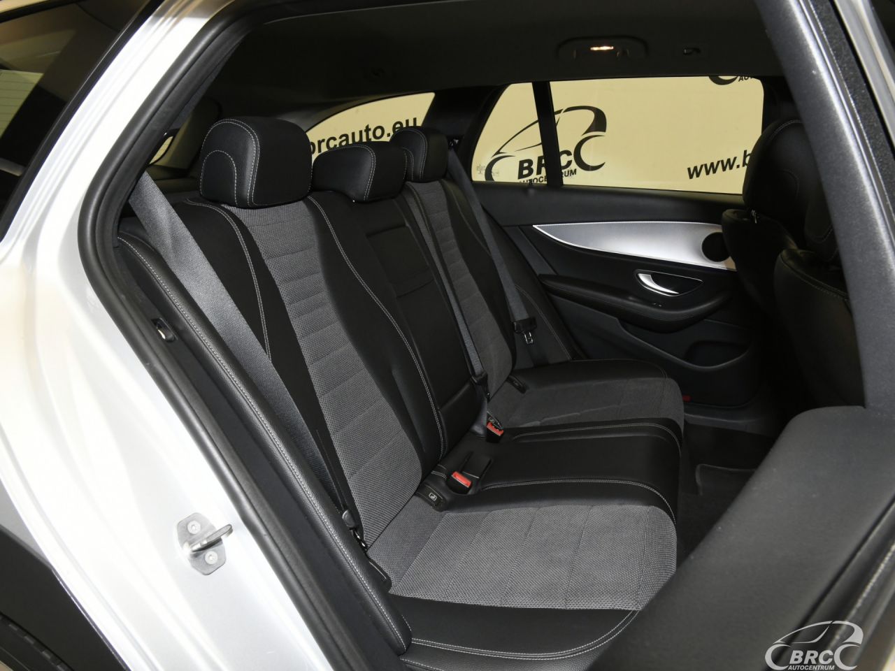 Mercedes-Benz E220 | 10