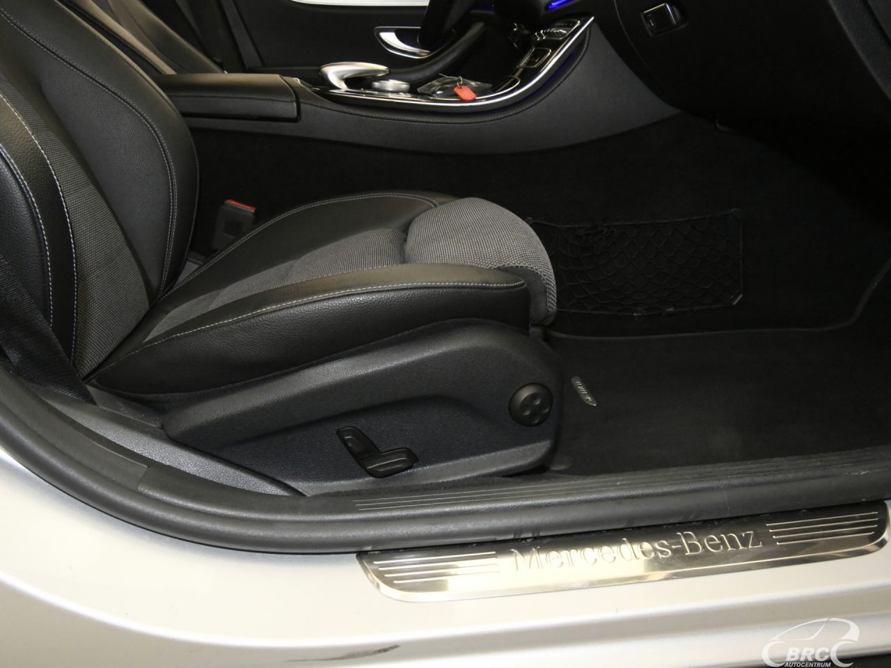Mercedes-Benz E220 | 4