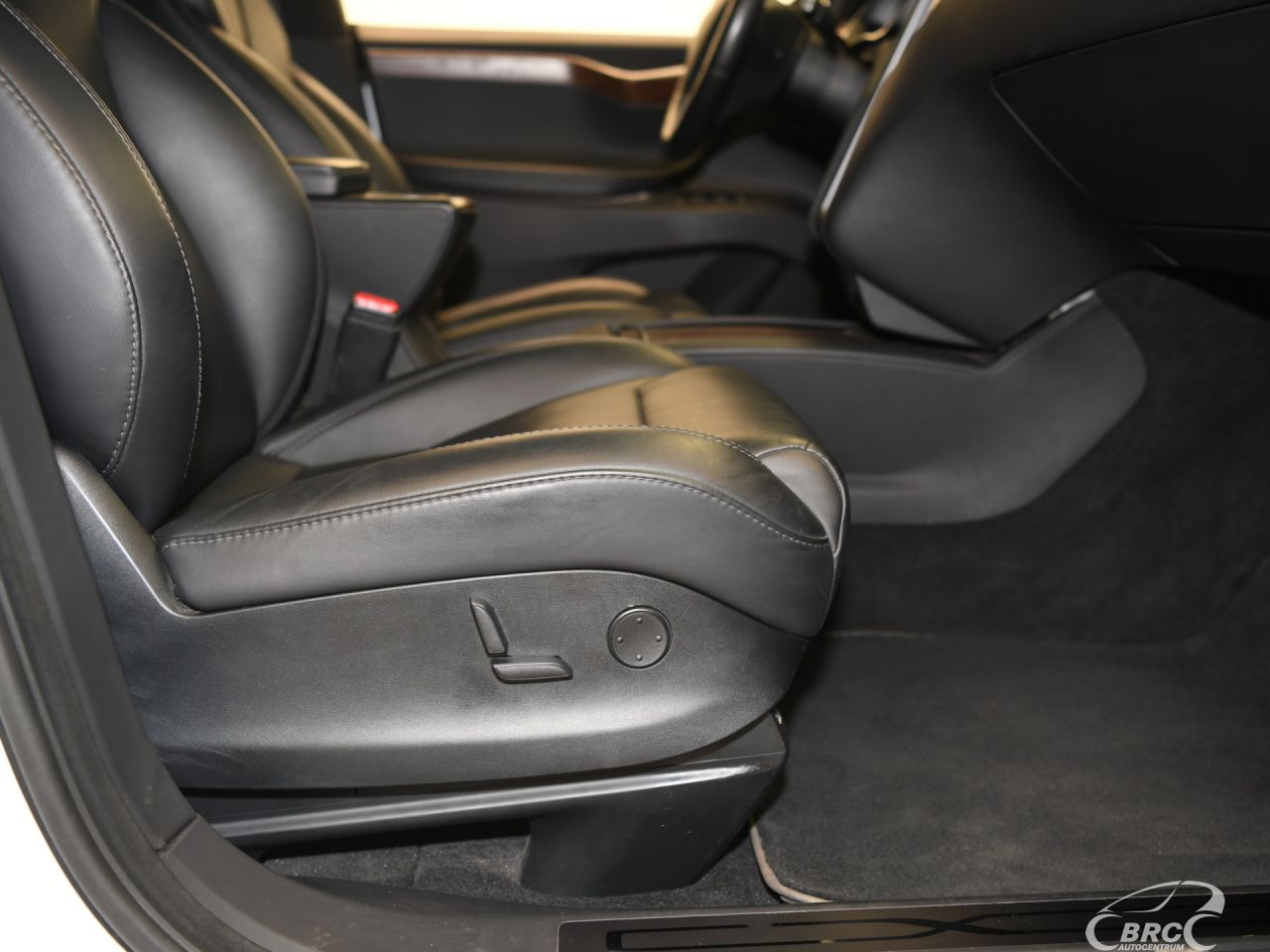 Tesla Model X | 4