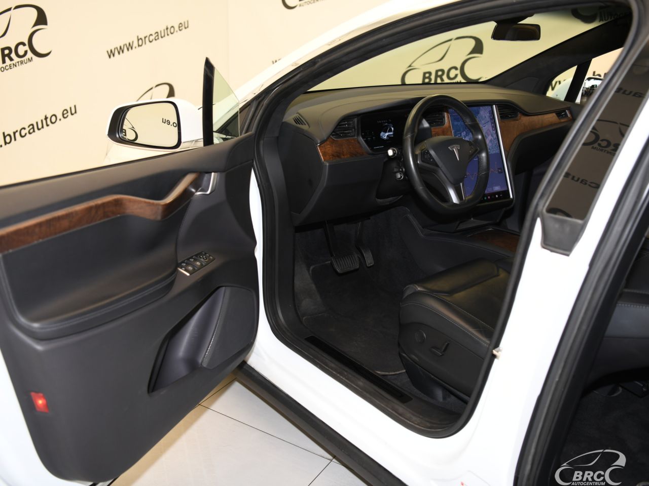 Tesla Model X | 15