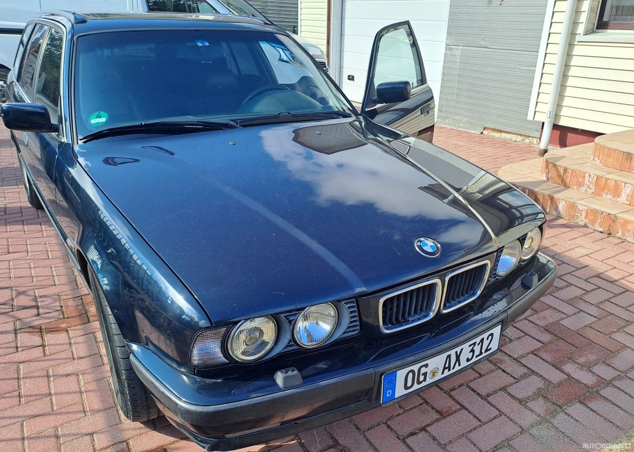 BMW 530, universalas