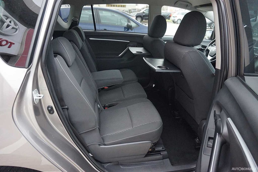 Toyota Verso | 17