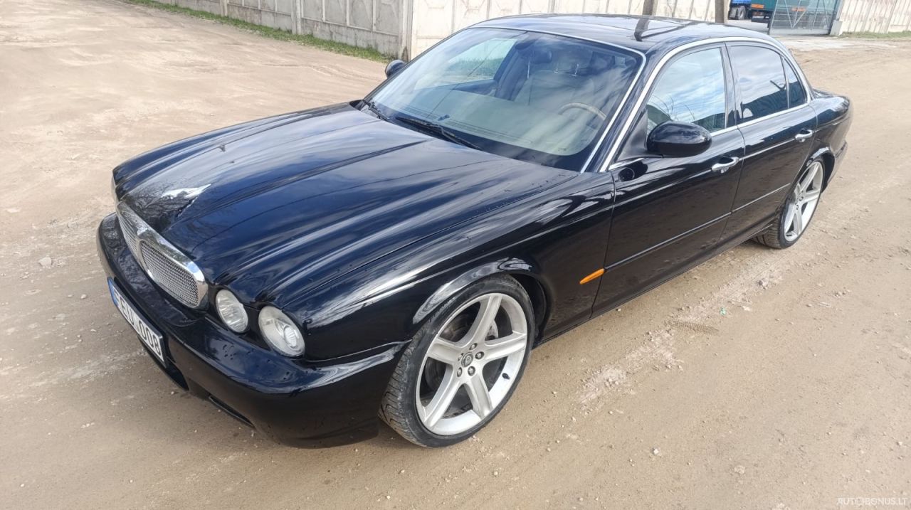 Jaguar XJ8