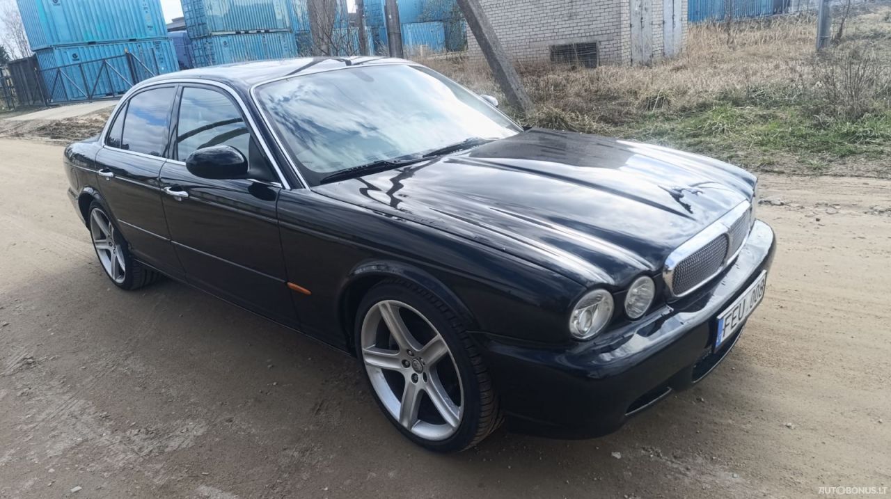 Jaguar XJ8 | 1